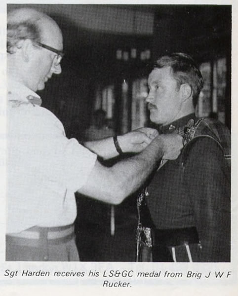 Pipe Major receives his LS and GC Medal